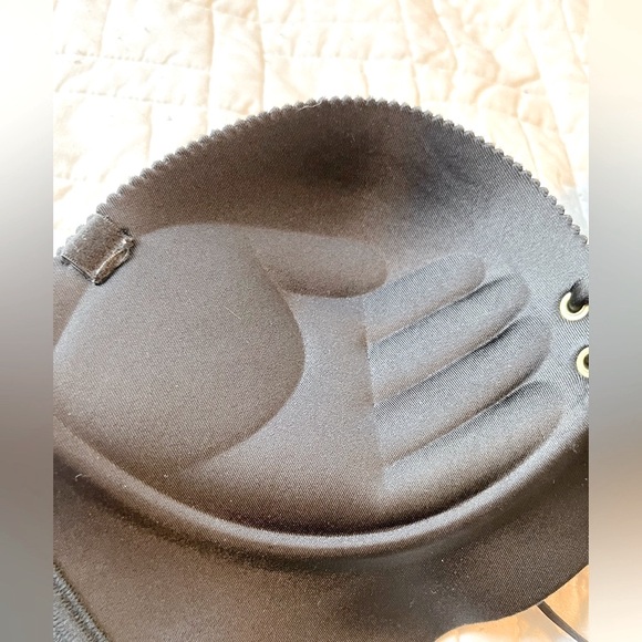 Black Strapless Convertible Push-Up Bra - Picture 7 of 9